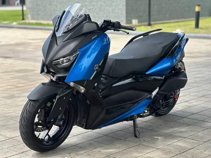 Yamaha Xmax สีฟ้าดำ