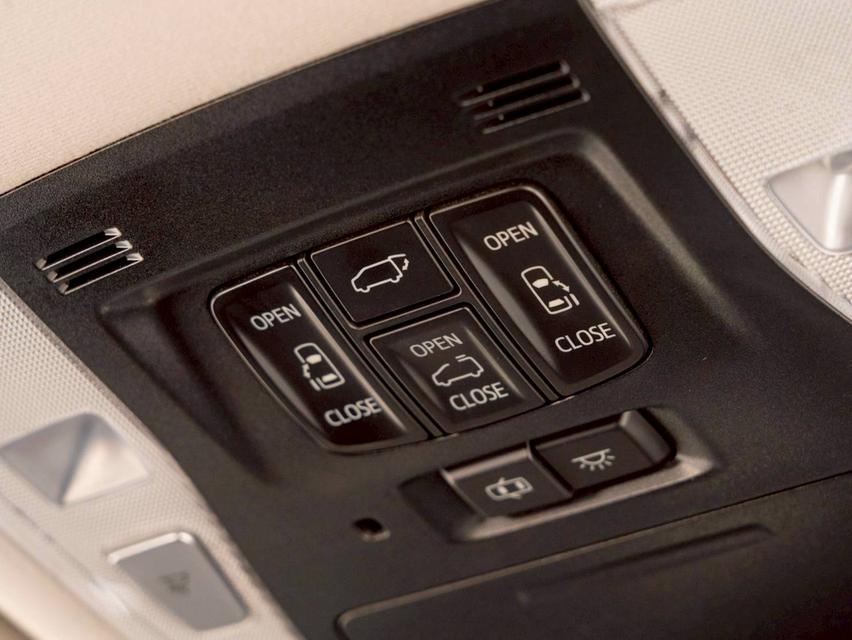 Toyota Vellfire 2.4ZG Edition ปีจด 2016 11