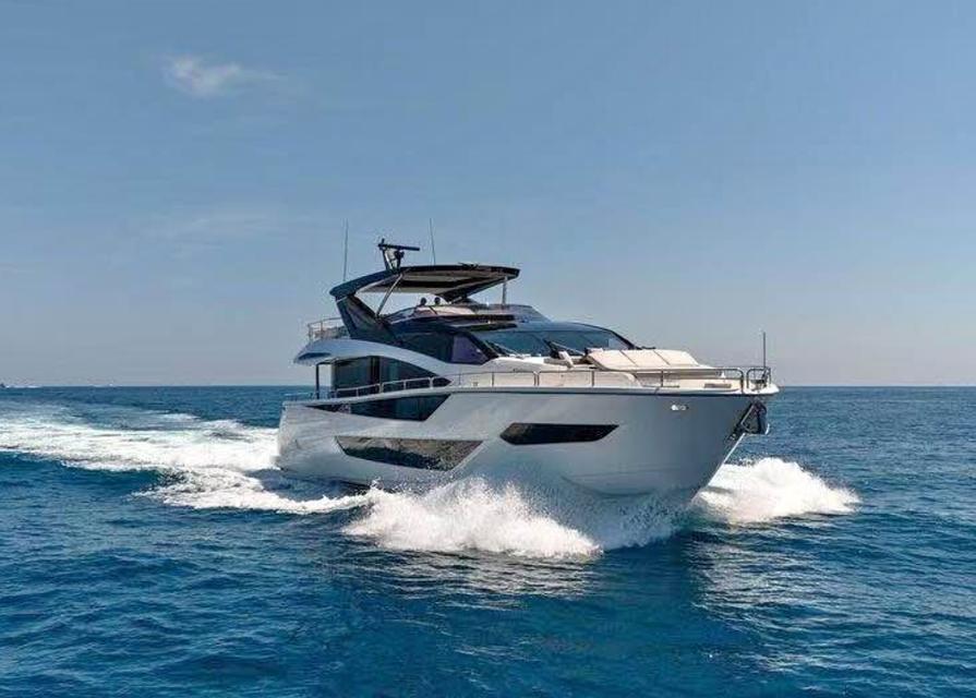 2022 Sunseeker 88 luxury Yacht 2