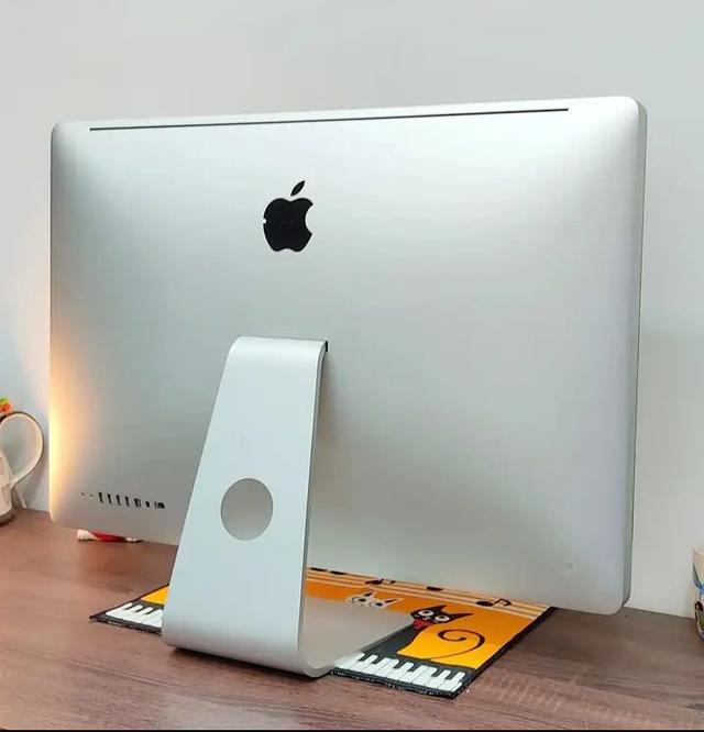 iMac 27” 2010 จอสวยไม่มีอมชมพู สภาพดีใช้งานลื่นๆ ด้วย 7
