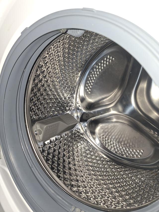 เครื่องซักผ้าพร้อมใช้งานได้ทุกระบบ  สามารถต่อ บลูทูธ มีกำลังรอบมอเตอร์สูง 1200rpm ซักได้สะอาด เครื่องเงียบกริ๊บ มีโปรแกรมซัก 17 ปรแกรม สินค้าอยู่ สุขุ 8