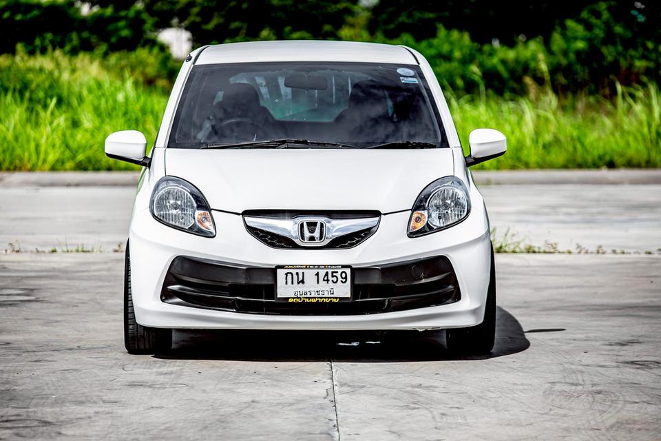 Honda Brio 1.2V ท๊อปสุด ปี 2012 เกียร์ออโต้ สีขาว กระจกไฟฟ้า