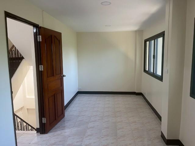 ทาวน์โฮม3ชั้นให้เช่าใกล้BTS พระโขนงถ.พระราม4มี3นอน3น้ำเหมาะทำสำนักงานใกล้ห้างเกทเวย์เอกมัยราคาเช่าถูก24000บาท/เดือน 7