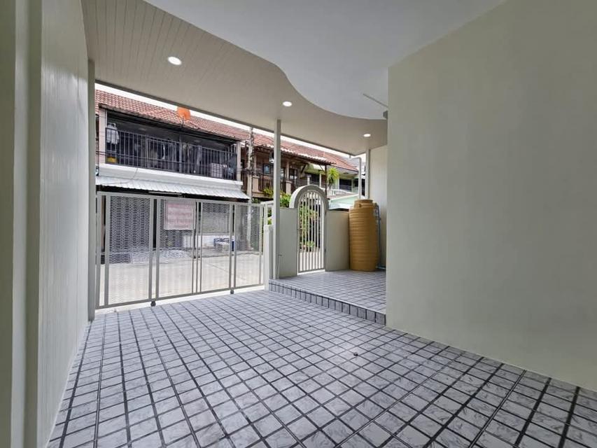 หมู่บ้านบัวทอง4  (คุณาภัทร) ถนนบ้านกล้วย-ไทรน้อยบางบัวทอง ทาวน์เฮ้าส์ 2 ชั้น 3