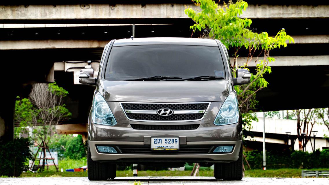 Hyundai H1 Deluxe Diesel ปี 2012 สีน้ำตาล 2