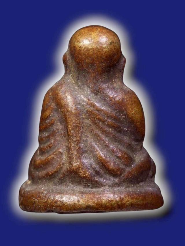 หลวงพ่อเงิน เปิดให้บูชาจ้า 3