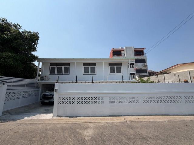 ให้เช่าบ้านเดี่ยว วชิรธรรมสาธิต 57 สุขุมวิท1011 ถนนวชิรธรรมสาธิต ออกซอยศรีนครินทร์ 42 ได้ บ้านสวย เดินทางสะดวก ใกล้ พาราไดซ์ พาร์ค ซีคอนสแควร์ สวนหลวง 1