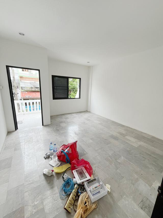 บ้านทาวเฮ้าส์ หมู่บ้านสินทวีสวนธน3 9