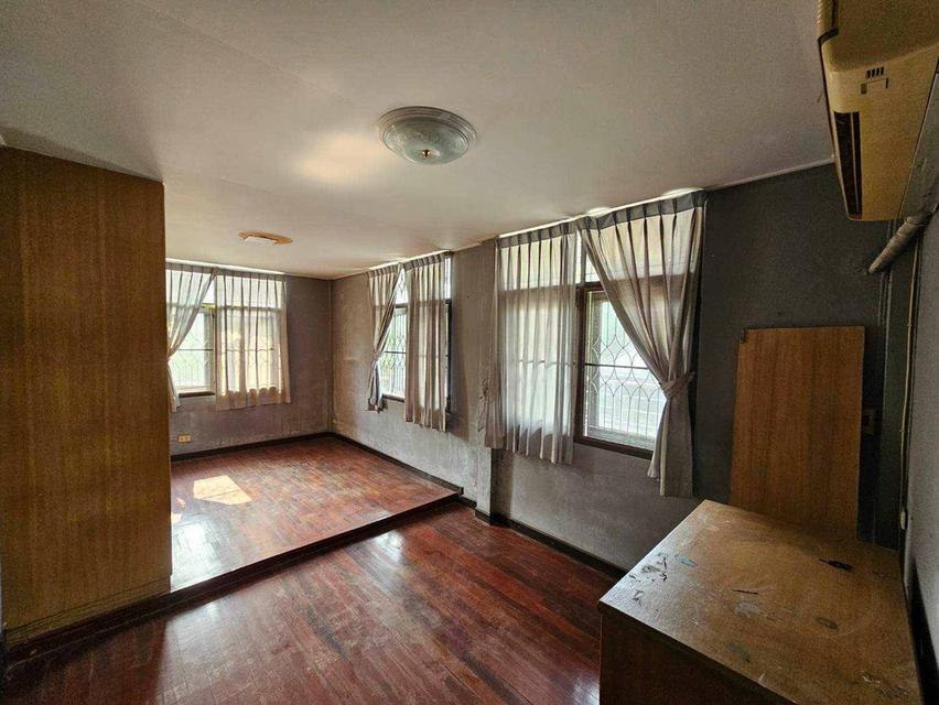 single houseให้เช่าบ้านสวน 2 ชั้นกลางเมือง บรรยากาศร่มรื่น เป็นส่วนตัว ใกล้รถไฟฟ้า เหมาะสำหรับอยู่อาศัย ทำคาเฟ่ หรือเปิดร้านอาหาร ใกล้เซ็นทรัลลาดพร้าว 5