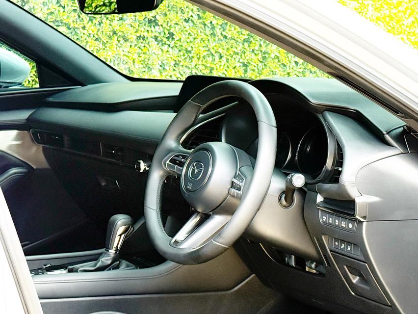 2020 MAZDA 3 2.0 SP SPORT รุ่น TOP รถสภาพสวยสมบูรณ์ พร้อมใช้งาน รถเข้าศูนย์ตามระยะ รถไม่เคยมีอุบัติเหตุครับ 10