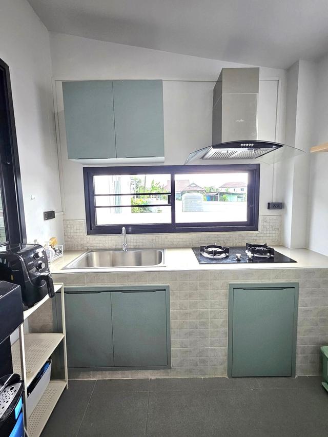 🏖️ Pool Villaชั้นเดียวในโครงการ ทำเลใกล้กาดฝรั่ง นานาชาติLIS #หางดง – ราคา 48,000 บาท/เดือน✨ 卖家具齐全 3 卧室 2 卫生间 – 租金 48,000 泰铢/月 ✨ 2