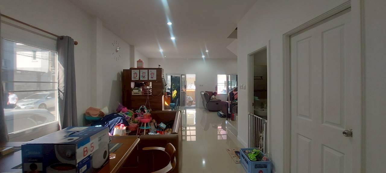 ขายบ้านทาวน์เฮ้าส์ 2 ชั้น หลังมุม หมู่บ้านพาทาโกเนีย5 ใกล้ซาฟารีเวิลด์ ถนนเลียบคลอง2 5