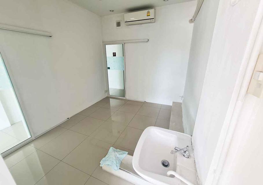 ตึกแถวติดถนนสายหลัก ใกล้ห้างแม็คโคร ขายถูกกว่าข้างเคียงแน่นอน สภาพดีมาก 12