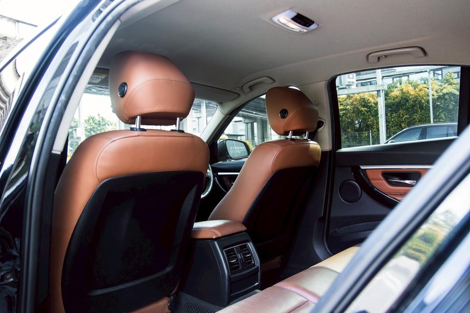 BMW 320d Luxury ปี 2017 ไมล์ 19x,xxx 16