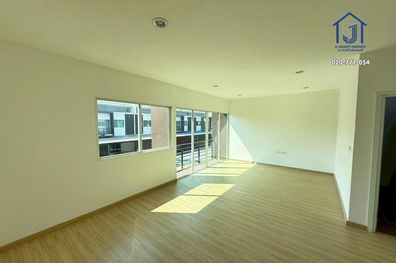 ขายทาวน์เฮ้าส์ 2 ชั้น หมู่บ้านดีคิวบ์ นวนคร ทางคู่ขนานถนนพหลโยธิน ใกล้นิคมอุตสาหกรรมนวนคร 9