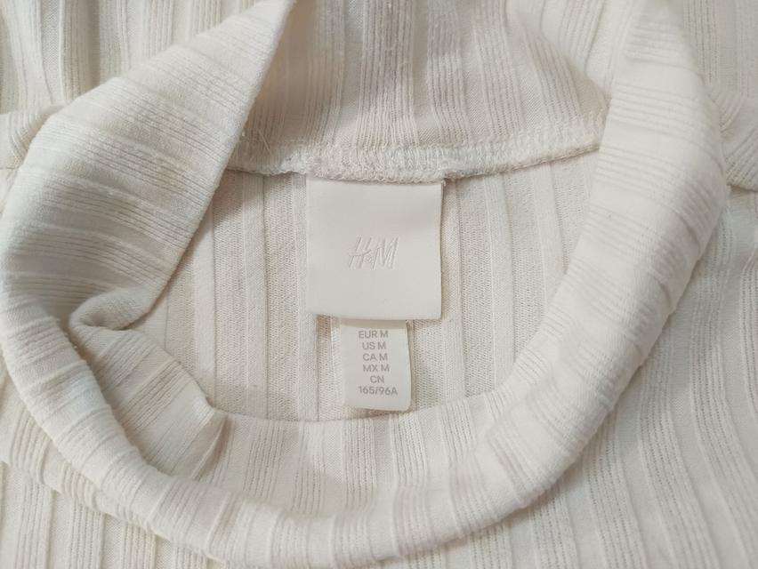 USED H&M - Ribbed Cream Crop Top | เสื้อครอปสีครีม เสื้อยืด แขนยาว คอปีน ผ้าร่อง ทรงใหญ่ สีพื้น สายฝอ แท้ มือสอง 4