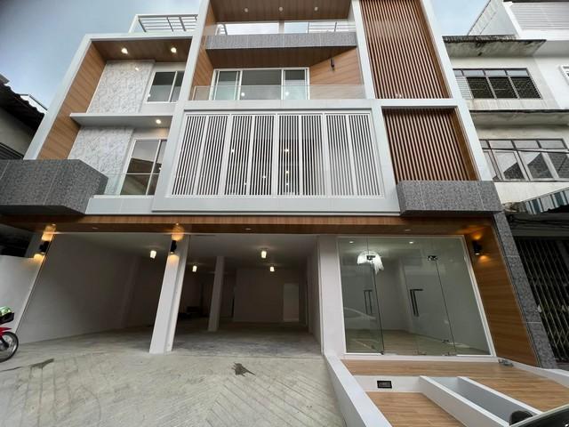 ให้เช่า อาคาร 4 ชั้น พท.ใช้สอยร่วม 900 ตรม. ใกล้รถไฟฟ้า เหมาะทำ HomeOffice อ่อนนุช 70/1 1