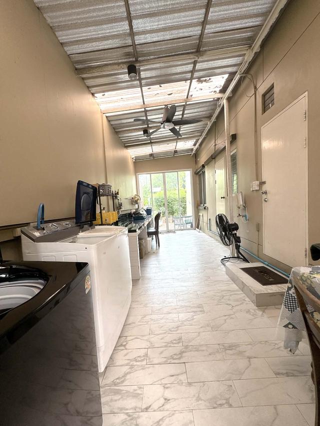 ขายบ้านเดี่ยว โครงการหมู่บ้าน Noble Geo วัชรพล ( โนเบิลจีโอวัชรพล )  ขนาด 105.7 ตารางวา  บ้านจำนวน 2 ชั้น ห้องโถง : 1 ห้อง ห้องนอน : 3 ห้องนอนใหญ่ ( 5