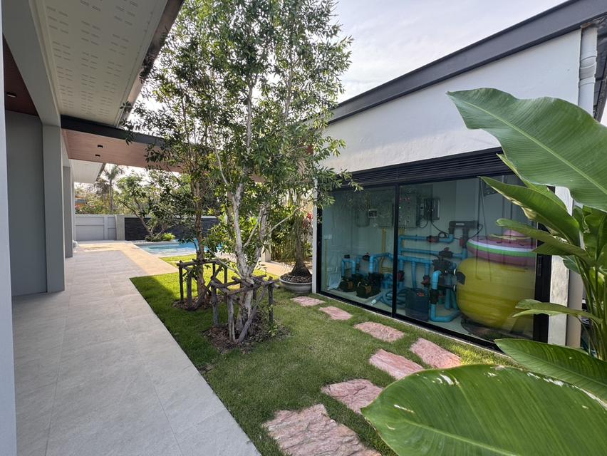 ขายบ้านเดี่ยวพร้อมสระว่ายน้ำใกล้หาดจอมเทียน 3 ห้องนอน 4 ห้องน้ำโรงจอดรถ จอดได้ 2 คัน อยูในโครงการหมู่บ้านมียาม 24 ชม. มีนิติบุคคล 6