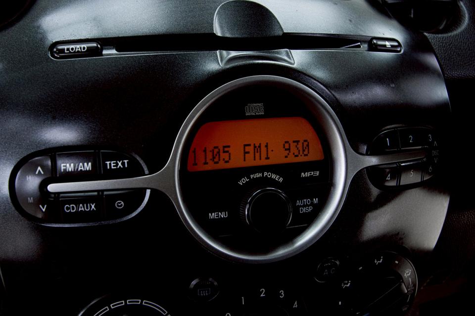 MAZDA  2 1.5 Groove Sports 2012  11
