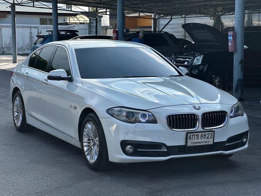 #รถฝากขายขาย ตามสภาพ  BMW 520i Luxury F10 สีขาว ออโต้ ปี 2013 เลขไมล์ 273,xxx km.