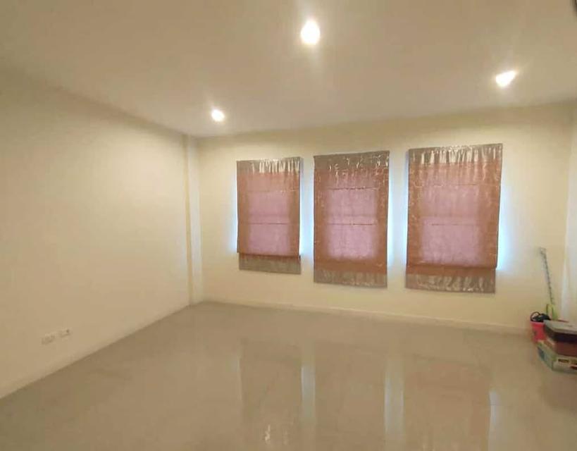ขายทาวน์โอม3ชั้น ม.เดอเนะเจอร์ซิตี้ ถ.เพชรเกษม เพชรเกษมซ.69 เลียบคลองภาษีเจริญฝั่งใต้ เนื้อที่20ตรว 2