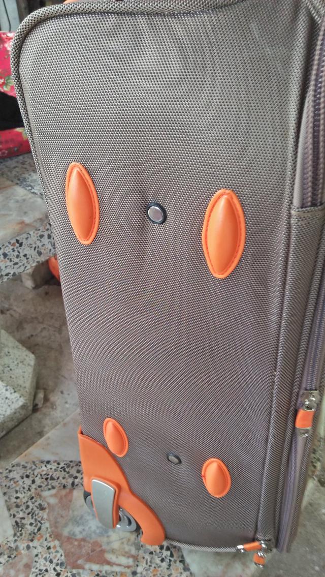 กระเป๋าเดินทางขนาดกลาง 1