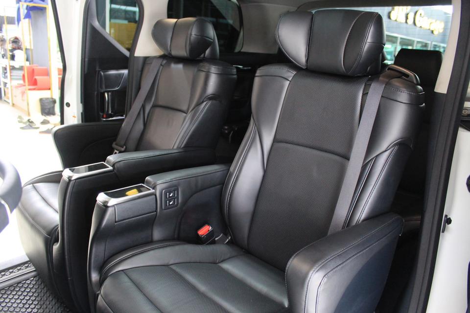 รหัสรถ JRS1984 Toyota Vellfire 30 ปี 2017 สีขาว กับชุดแต่ง 1:1 เป็น Lexus LM 16
