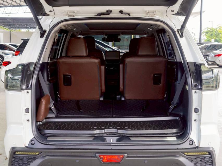 Toyota Innova Zenix 2.0 Hev Premium ปีจด 2024 17