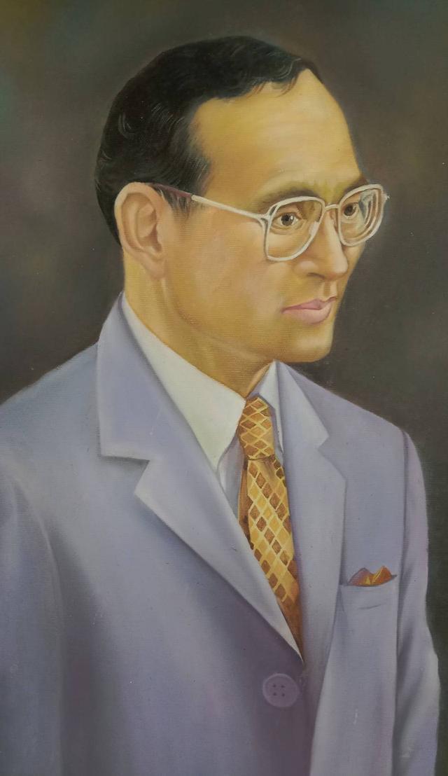 534.ภาพวาดสีน้ำมันพระบรมสาทิสลักษณ์ ในหลวงรัชกาลที่9 รูปที่ 2