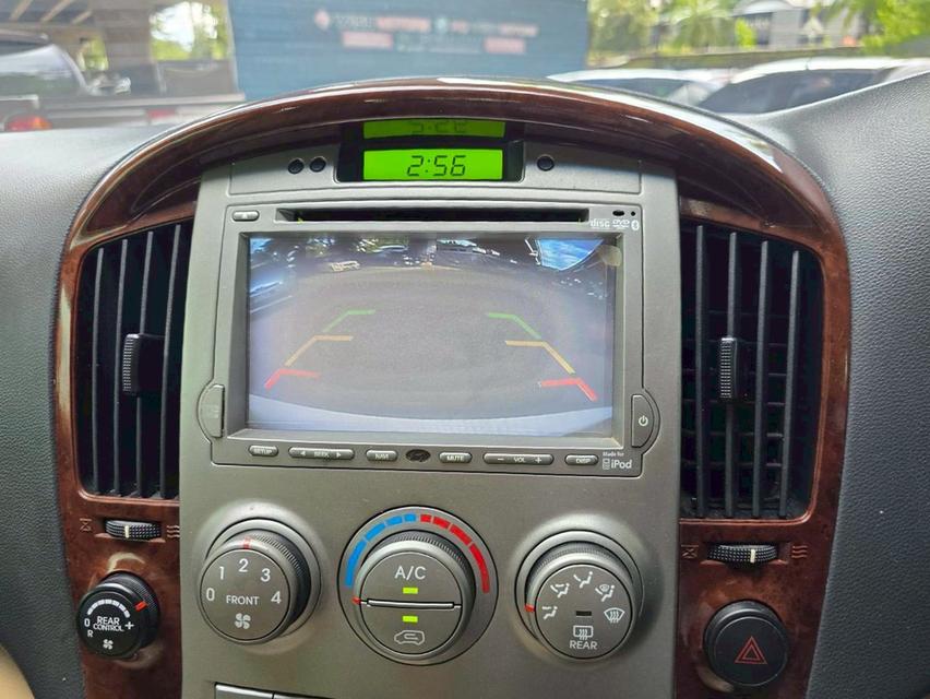 Hyundai grand Starex 2.5Vip ปี13 7