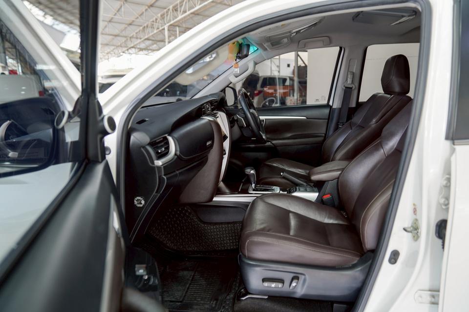 TOYOTA FORTUNER 2.4 V AT ปี 2017 จด 2018 9
