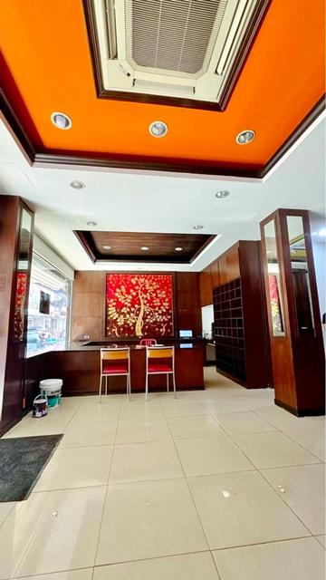 ให้เช่าอาคารพาณิชย์ 2 คูหา 5 ชั้น ตรงข้ามม.รามคำแหง 600 ม. 15แอร์ 14นอน MRT รามคำแหง 1.2 กม.รามคำแหง 37-45 3