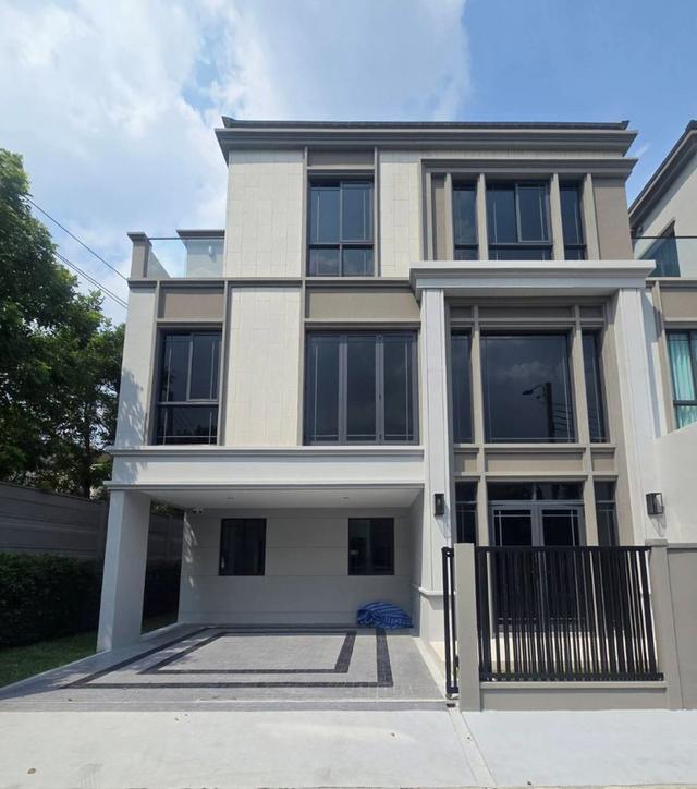 For rent, luxury 3-storey townhouse, Baan Klang Muang Classe Sukhumvit 77, new house, 1st hand, near BTS On Nut, On Nut 21 1