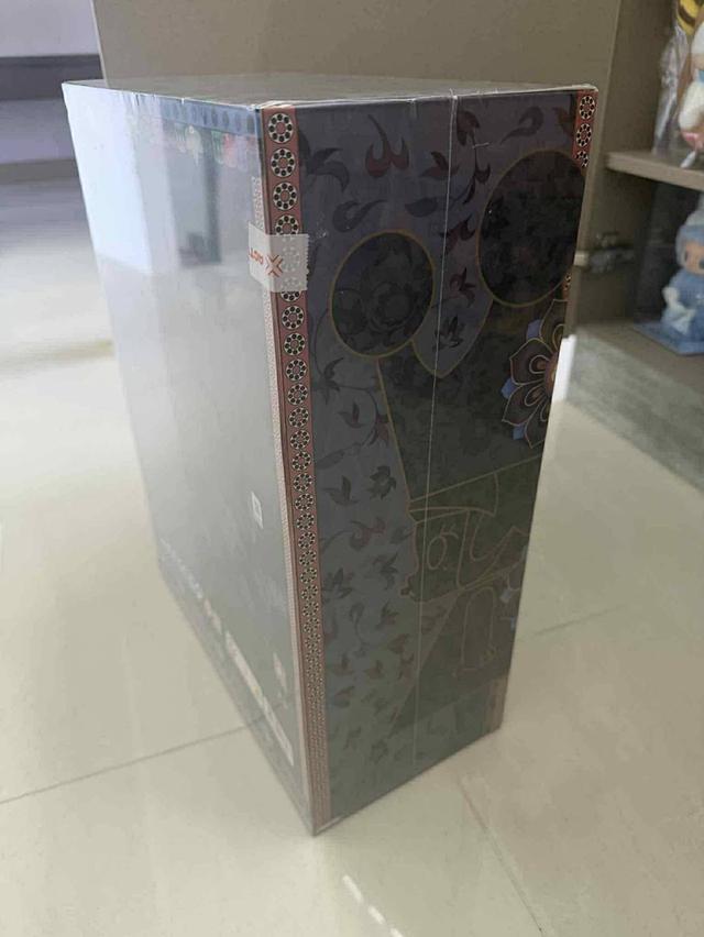 > ของหายากมากกก 🩵 MEGA ROYAL MOLLY ยังไม่แกะซีล ใหม่กริ๊บจากกล่อง! ตั้งไว้ 35,000 บาท (ต่อรองได้เบา ๆ นะคะ 🫶) สายสะสมรู้เลย รุ่นนี้สวยและหายากจริง