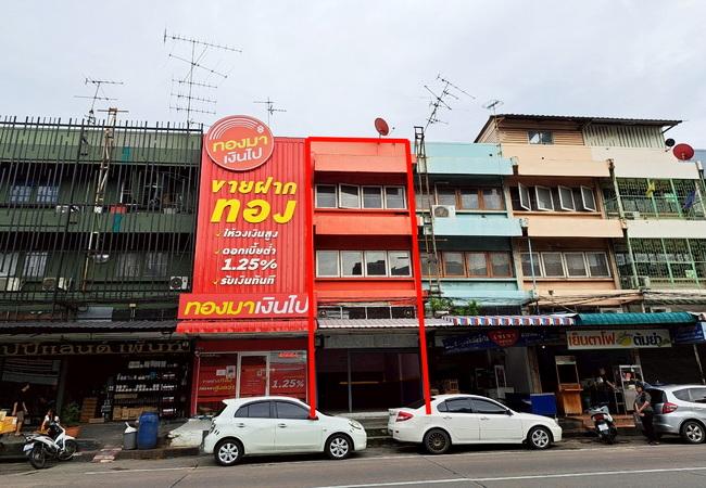 ขายและให้เช่าอาคารพาณิชย์ ติดถนนแฮปปี้แลนด์ บางกะปิ เนื้อที่ 14 ตร.ว. 3.5 ชั้น 2 นอน 4 น้ำ 1