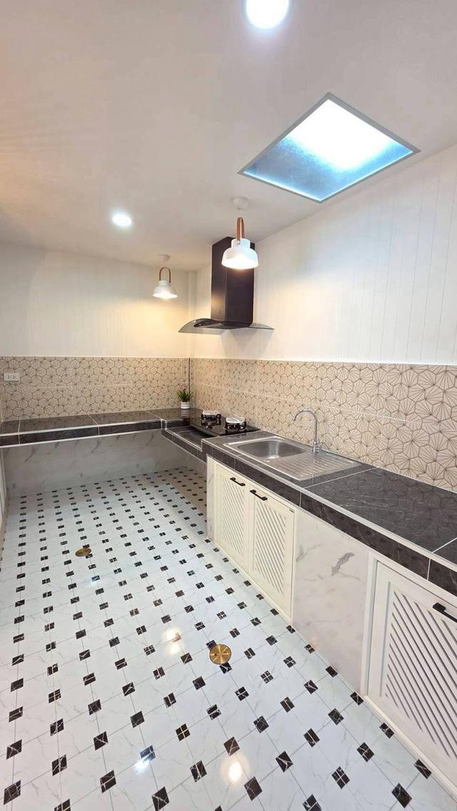 หมู่บ้านพฤกษา18/1 บางใหญ่ ซอยแก้วอินทร์ ทาวน์เฮาส์ 2 ชั้น มีเคาท์เตอร์บาร์ ตกแต่งใหม่พร้อมอยู่ หน้ากว้าง 6 เมตร ใกล้ทางด่วนM81-เซ็นทรัล เวสต์เกตื่น 14