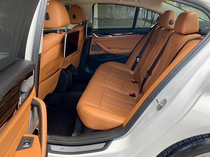 รหัสรถ PBG9999 BMW530e Luxury 2018 สีขาว 8