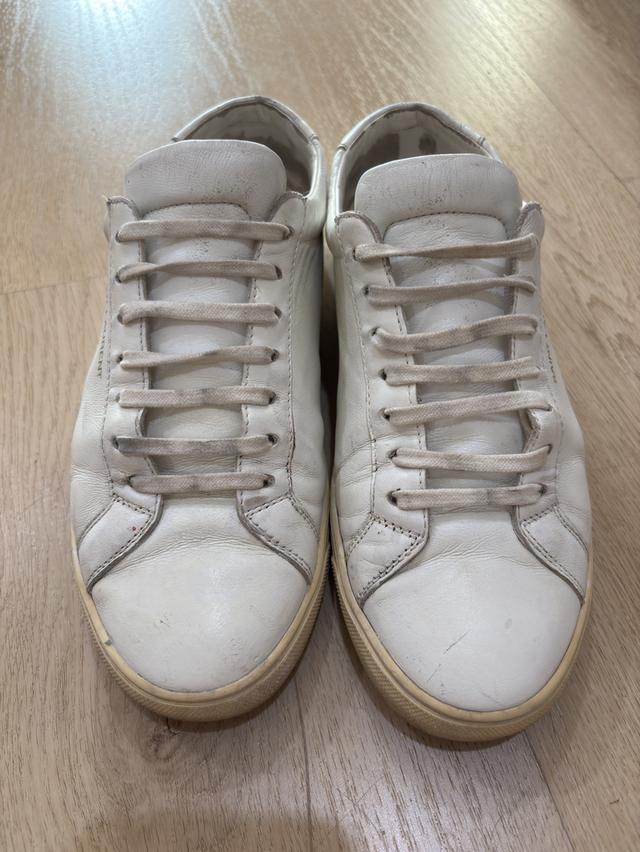 Saint Laurent Leather Sneakers  Size 38-39 รุ่น Andy  ของแท้แน่นอน100%  มีรอยตามรูปภาพ หนังแท้ กัดนิดหน่อย  ปล่อย 1500 รูปที่ 2
