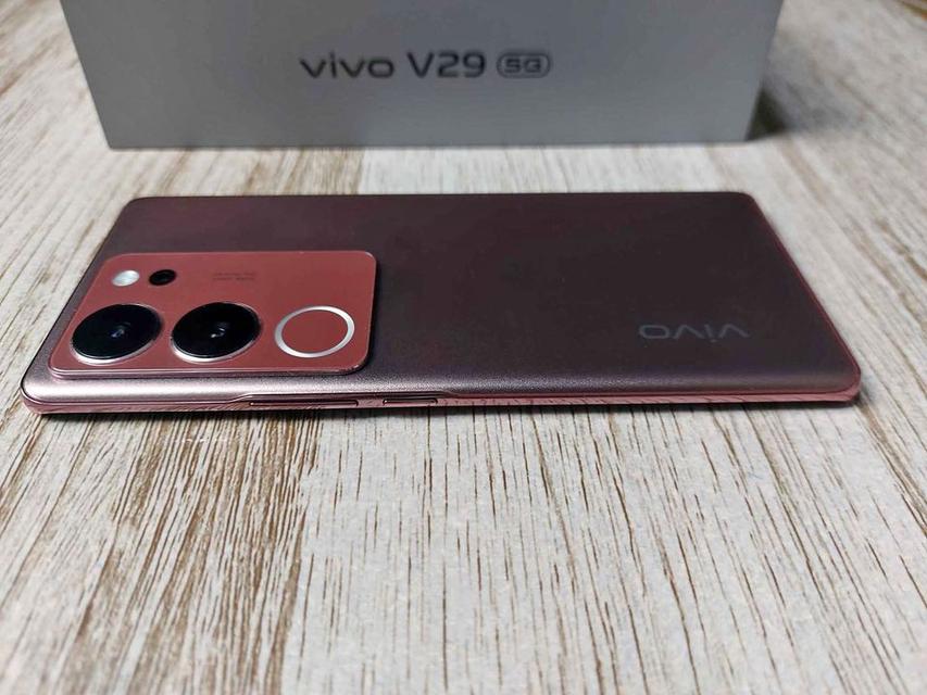 Vivo V29 สีแดงมารูน 5