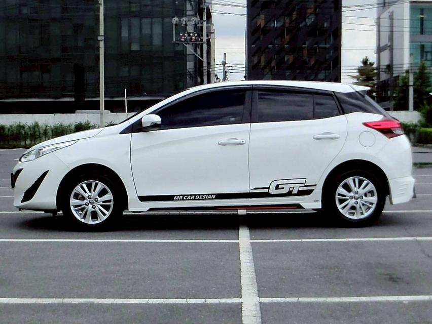 TOYOTA YARIS Ativ 1.2 E Hatchback สีขาว ปี 2018