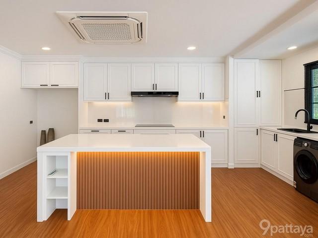 PB5713 ขายบ้านพูลวิลล่า 3ชั้น ย่านพัทยา พร้อมสระว่ายน้ำขนาดใหญ่ หมู่บ้านพัทยาปาร์คฮิลล์ หนองใหญ่ 2 ตัวบ้านหลังริม พร้อมเครื่องใช้ไฟฟ้าทันสมัย 4