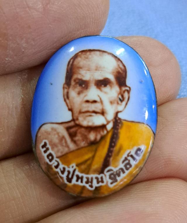 #ล็อกเก็ตครึ่งองค์หลวงปู่หมุน วัดบ้านจาน ด้านหลังติดจีวรและตะกรุด#หลวงปู่หมุนหมุนเงินหมุนทอง