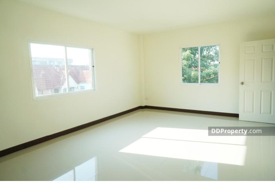 ขายทาวน์เฮ้าส์ 3 ชั้น ทำเลดี ใกล้ BTS/MRT บางหว้า (บางแวก 69 แยก 3) หน้ากว้าง 6 เมตร จอดรถได้ 2 คัน พร้อมเข้าอยู่ 5