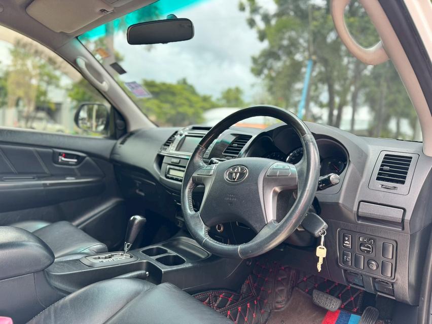 ขาย Toyota Fortuner 2.5V ปี15 12
