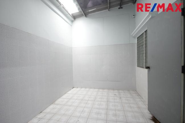 ทาวน์เฮ้าส์สุชาเพชรเกษม112 หนองแขมสาย4 ต่อเติมแล้ว 3ชั้น 18.2วา ใกล้มหาวิทยาลัยธนบุรี เดอะมอลล์บางแค บ้านสภาพดี โครงสร้างแข็งแรง ราคา 1.79ล้านบาท 11