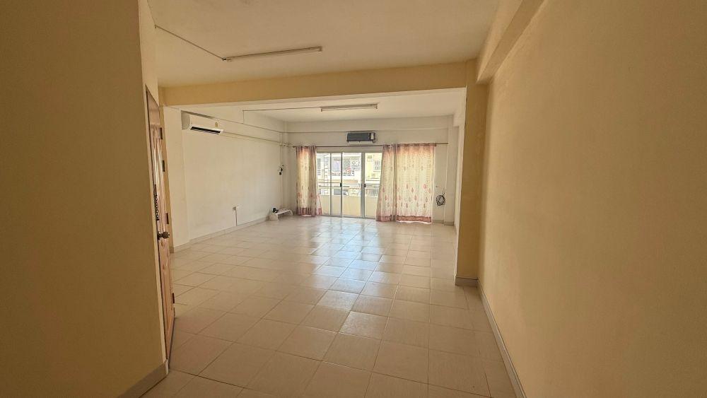 ขายอาคารพาณิชย์ 3 ชั้น 2 คูหาติด หลังมุม ทำเลดี เดินทางสะดวก อำเภอบางละมุง จังหวัดชลบุรี 5