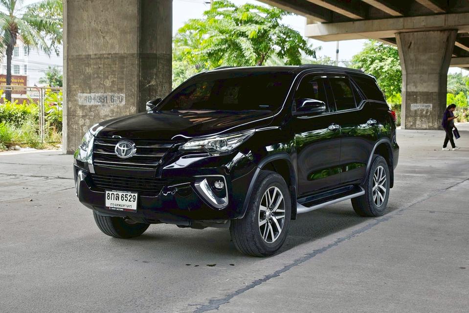 Toyota Fortuner 2.4 V 2WD AT ปี 2019 รถสวยมือเดียว รุ่นท๊อปขับ2