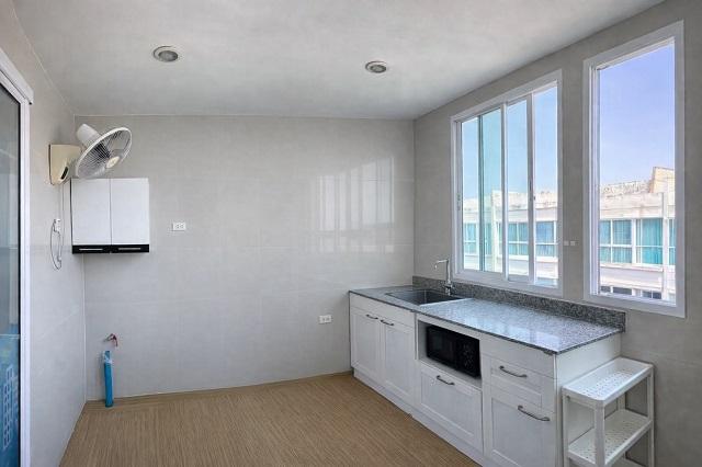 MRT ลาดพร้าว101 650 ม. Penthouse ให้เช่าคอนโดหรู 2นอน 2 น้ำ แฮปปี้ คอนโด ลาดพร้าว 101 ใหญ่ ชั้น 6 เดอะมอลล์ บางกะปิ 2.4 8