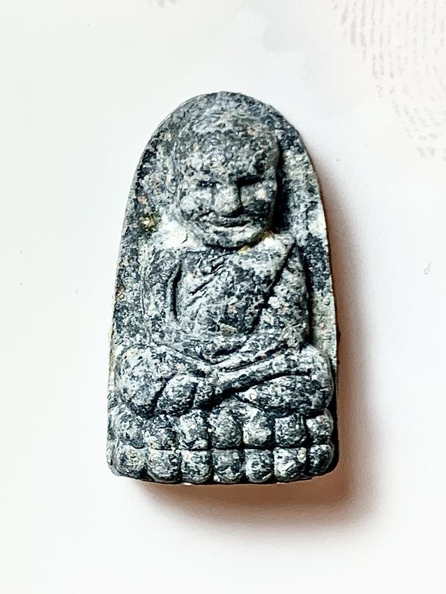 หลวงปู่ทวด รุ่นพระของขวัญ พิมพ์พระรอด เนื้อว่านผสมผงเหล็กไหล หลังลายมือ ออกวัดห้วยมงคล ปี2553 9